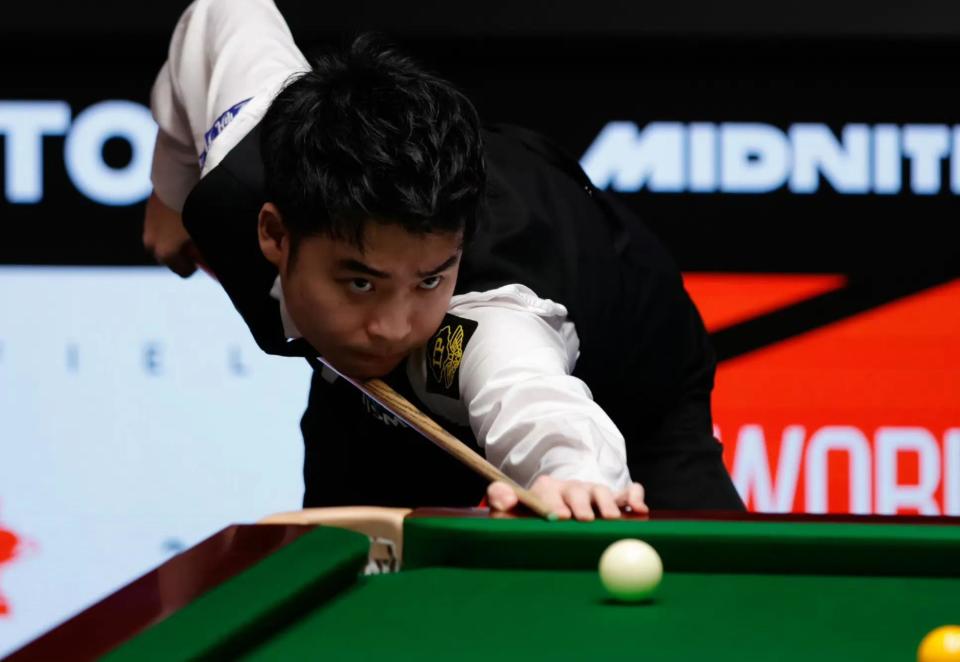 场球迷的支 场球迷的支