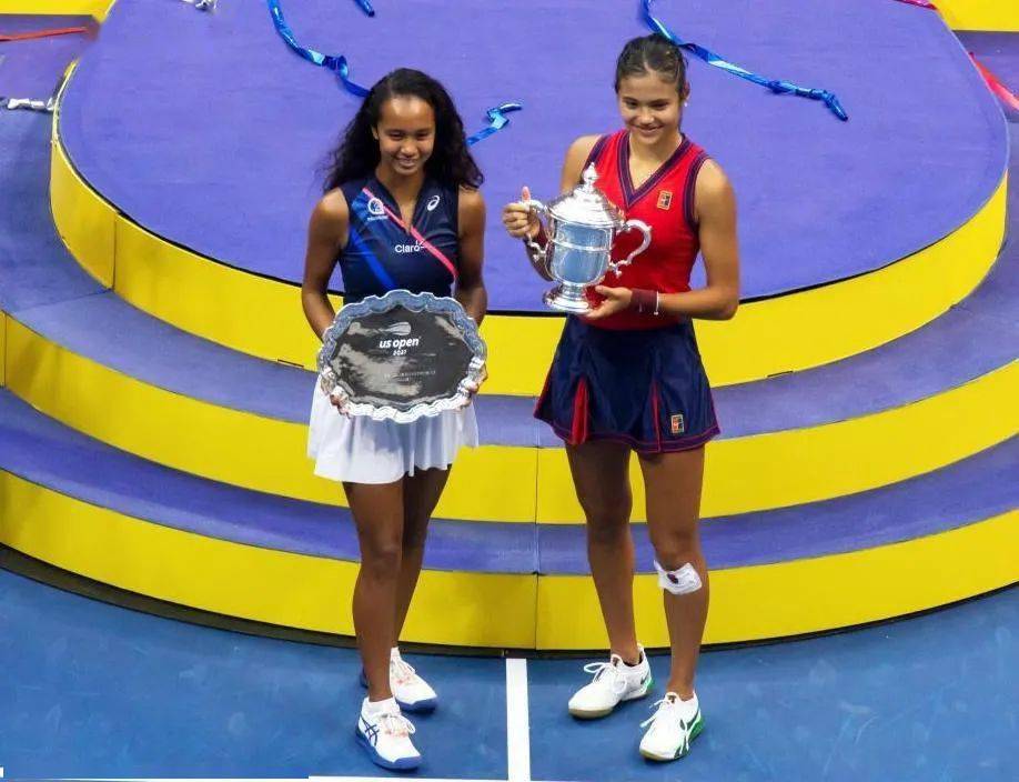 国足球的发 国足球的发